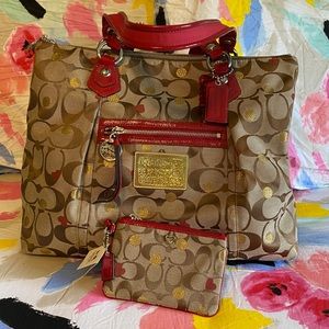 NWT Coach Poppy Valentine’s Tote & Wristlet Set